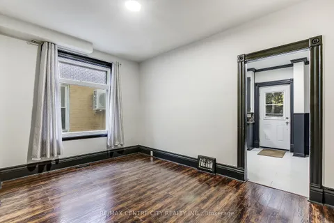 912 Dame Street, ON N5Z 1M4