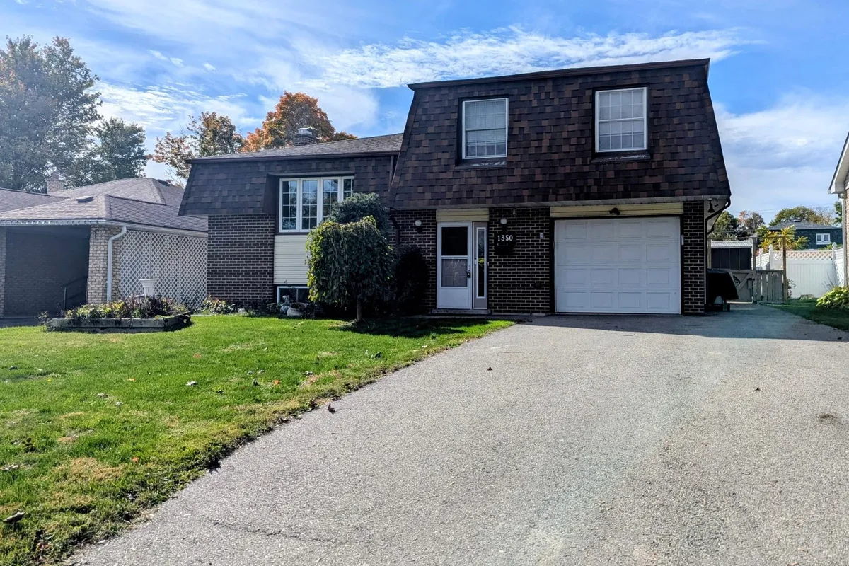 1350 Linden Crescent, ON K6V 6B6