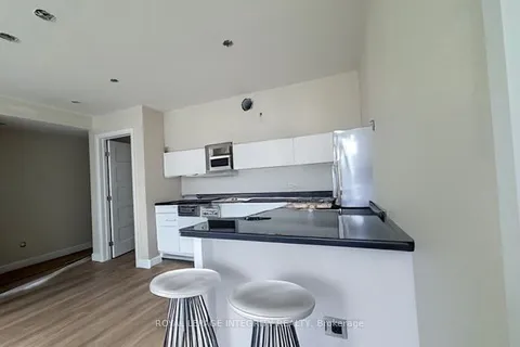 9 Gwynne Avenue, ON K1Y 1X1