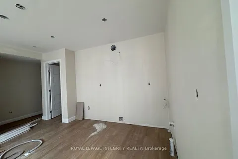 9 Gwynne Avenue, ON K1Y 1X1