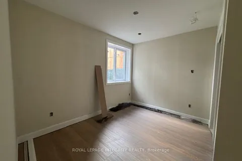 9 Gwynne Avenue, ON K1Y 1X1