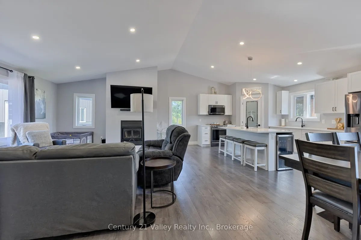 64 Eastern Avenue, ON K7V 1N3