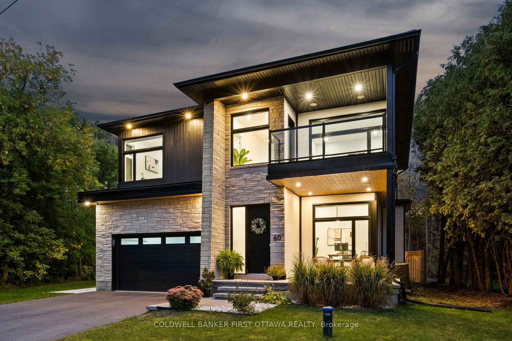 60 Holborn Avenue, ON K2C 3H1