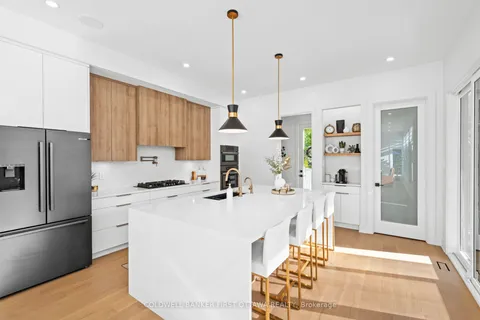 60 Holborn Avenue, ON K2C 3H1