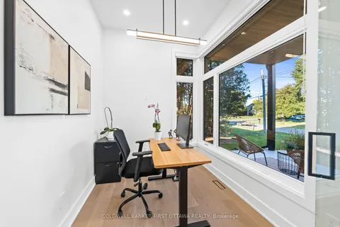 60 Holborn Avenue, ON K2C 3H1