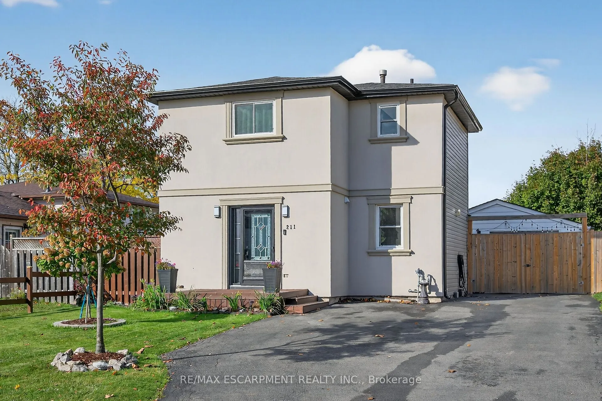 211 Birchcliffe Crescent, ON L8T 4L1