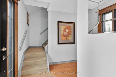 211 Birchcliffe Crescent, ON L8T 4L1