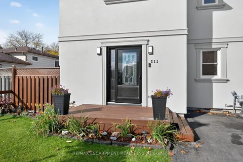 211 Birchcliffe Crescent, ON L8T 4L1