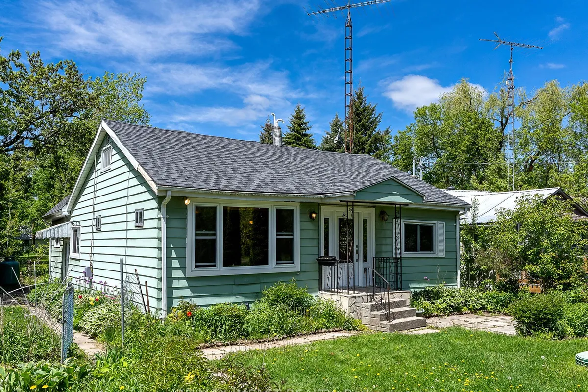 5372 Young Street, ON K0K 2H0