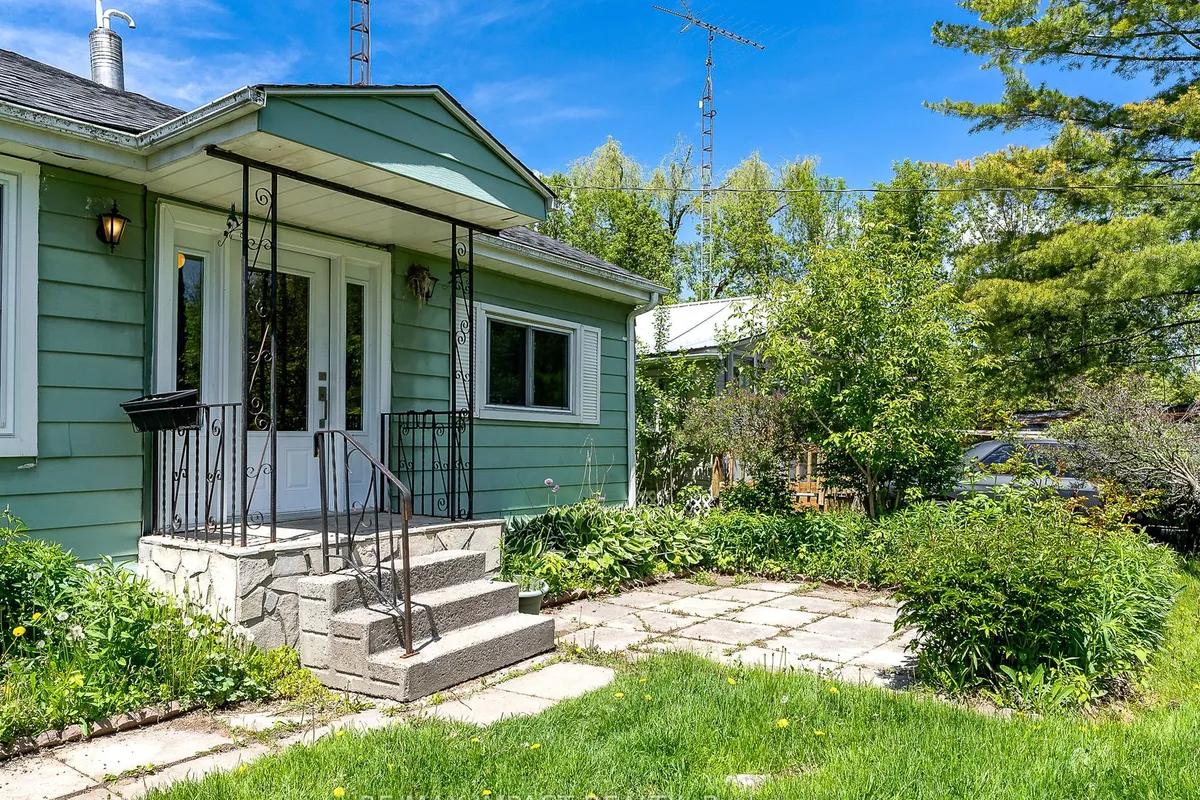 5372 Young Street, ON K0K 2H0