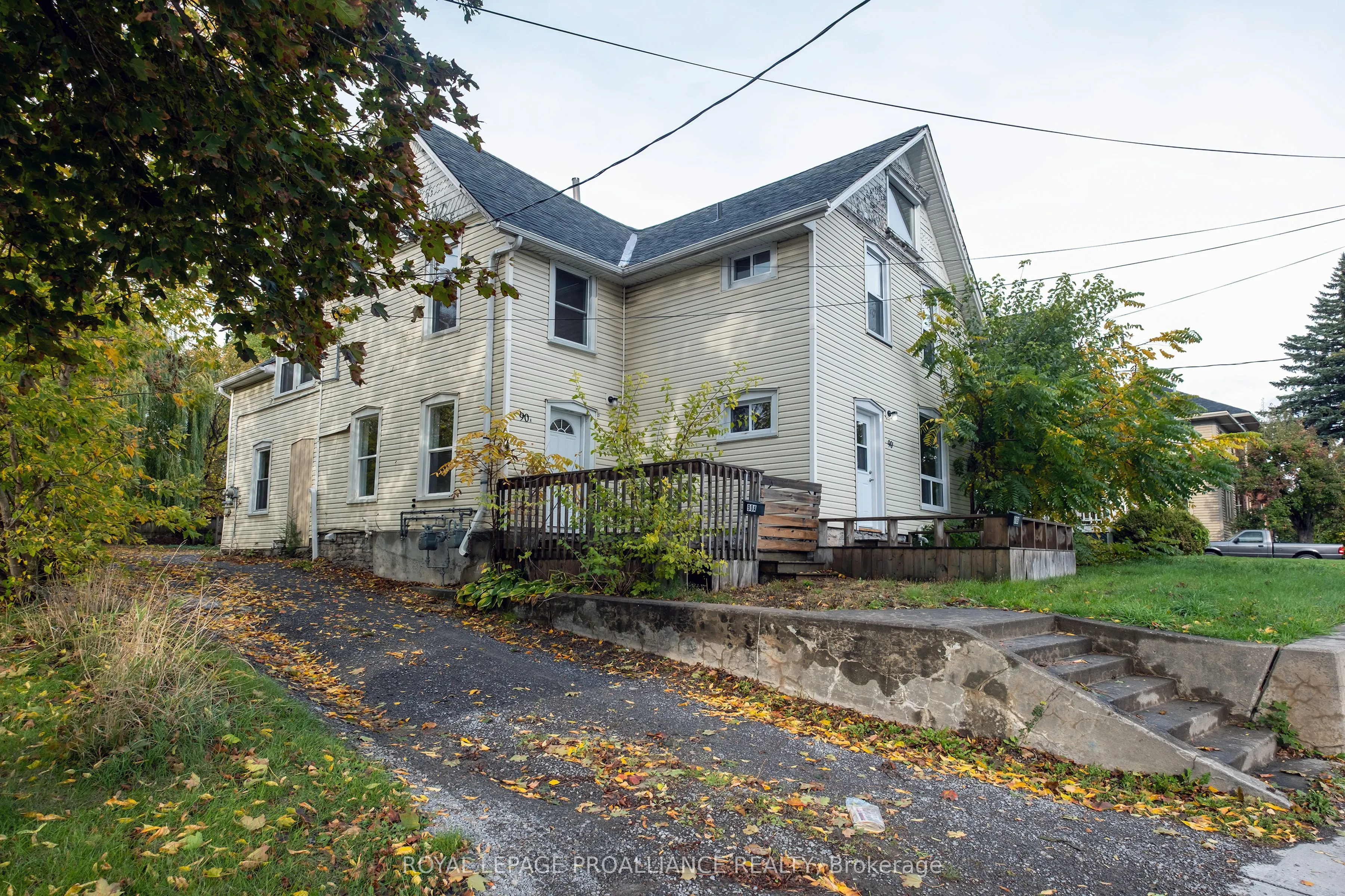 90 Dundas Street, ON K8N 1C1