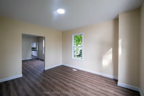 90 Dundas Street, ON K8N 1C1