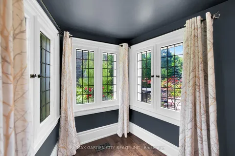 14 ROBINSON Street, ON L3M 3C4