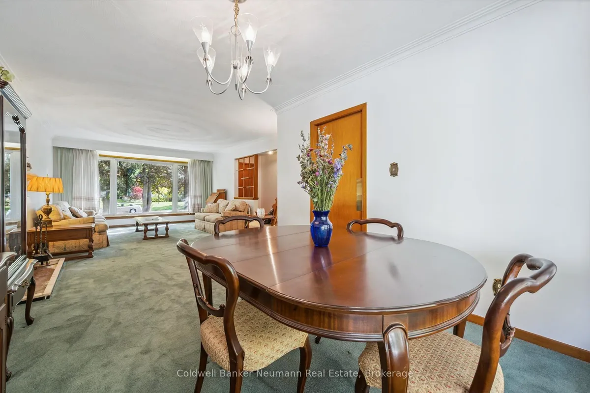 25 Oak Street, ON N1G 2N1