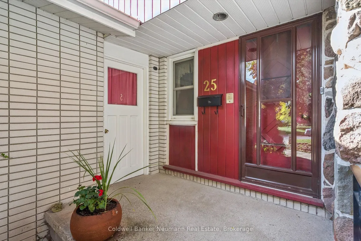 25 Oak Street, ON N1G 2N1