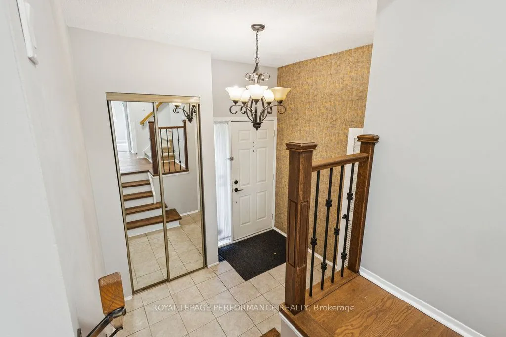 8 Gillespie Crescent, ON K1V 9X8