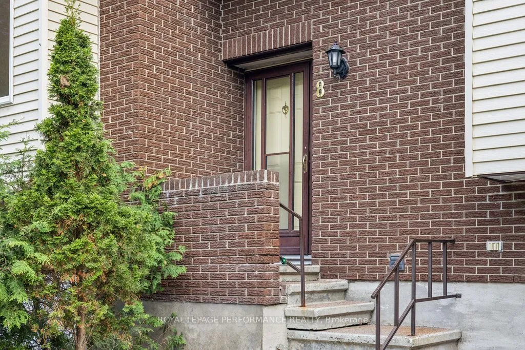 8 Gillespie Crescent, ON K1V 9X8