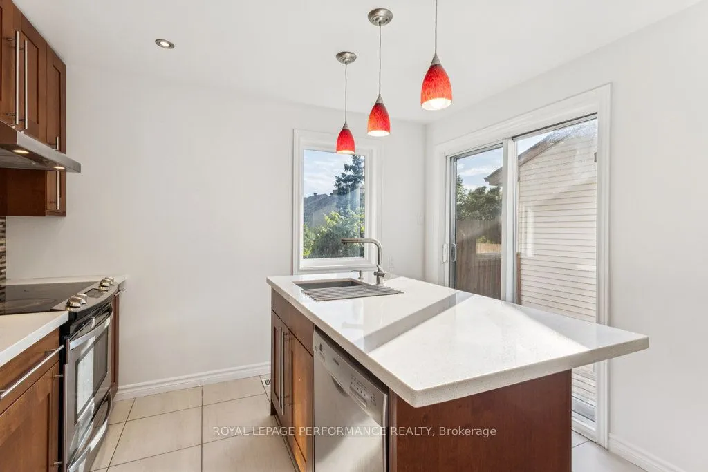 6 Gillespie Crescent, ON K1V 9X8