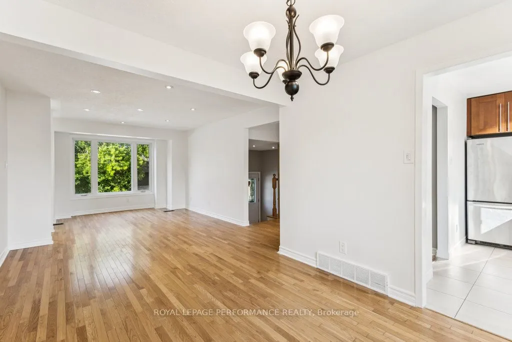 6 Gillespie Crescent, ON K1V 9X8