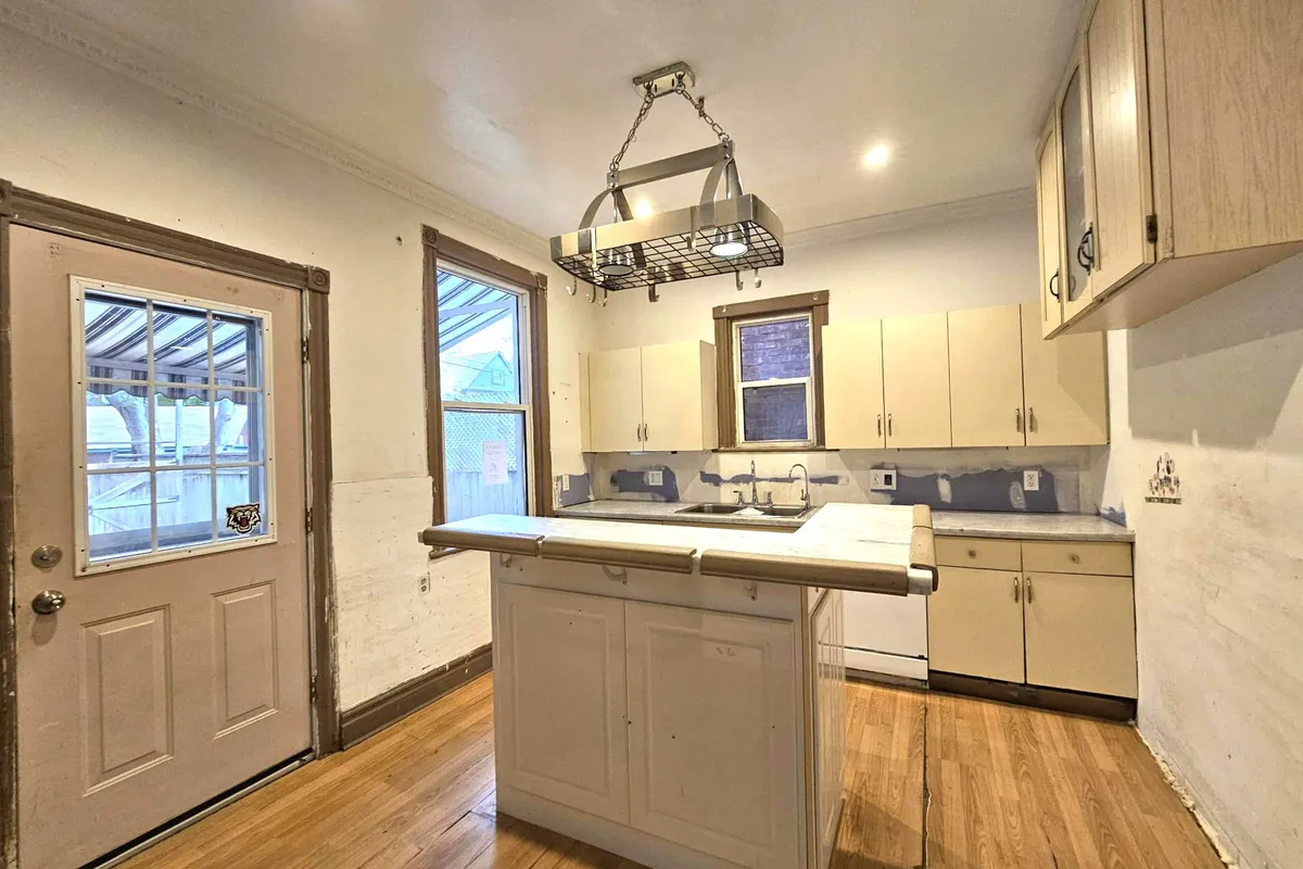 35 Fairleigh Avenue, ON L8L 6H1