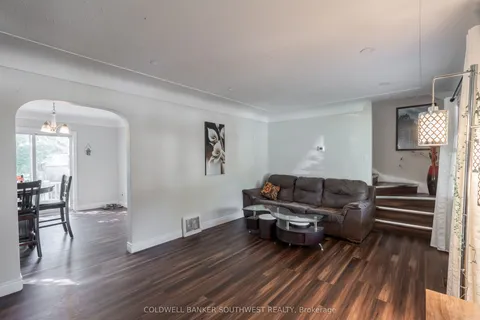 757 Wellington Street, ON N7T 1J4