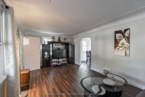 757 Wellington Street, ON N7T 1J4