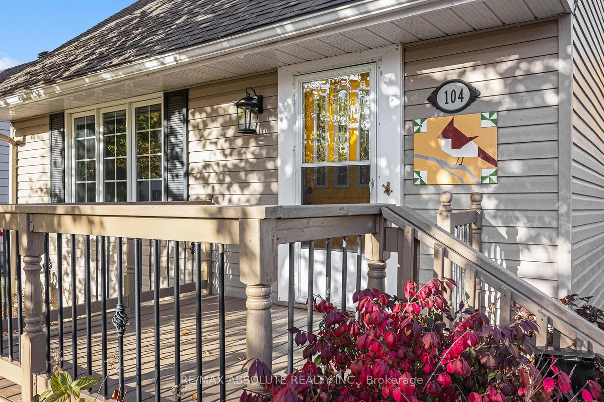 104 Third Avenue, ON K7S 1Y8