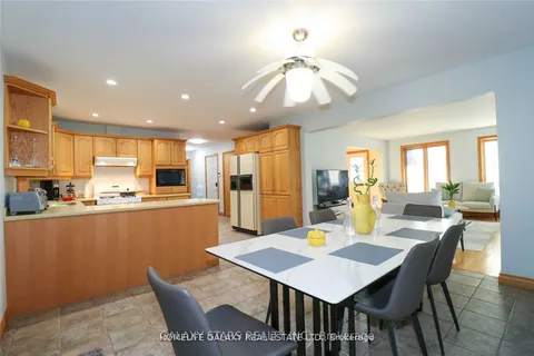 242 Aqueduct Street, ON L3C 1C4