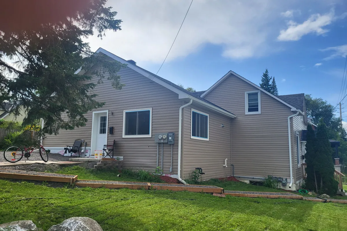 21 ELGIN Street, ON K7S 1M8