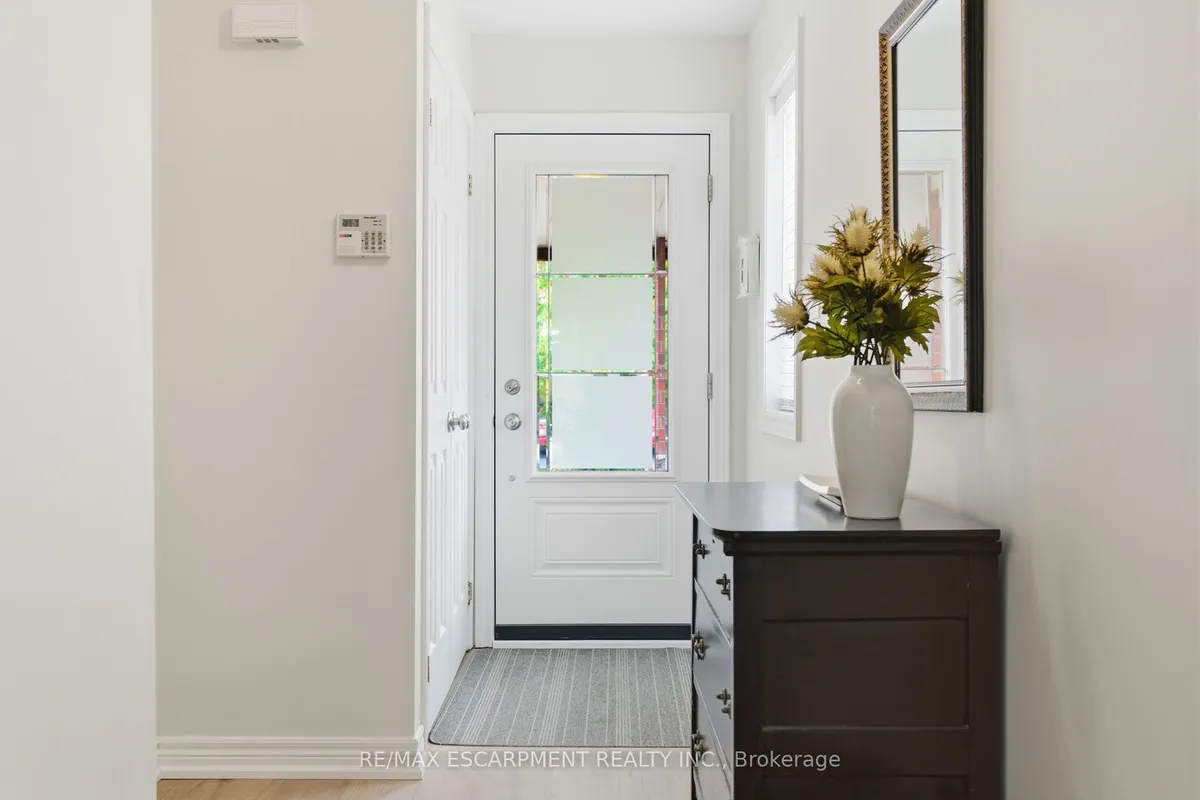 9 Slater Court, ON L8B 0K8