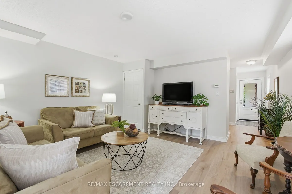 9 Slater Court, ON L8B 0K8