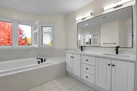 71 Manning Court, ON K2K 3N2