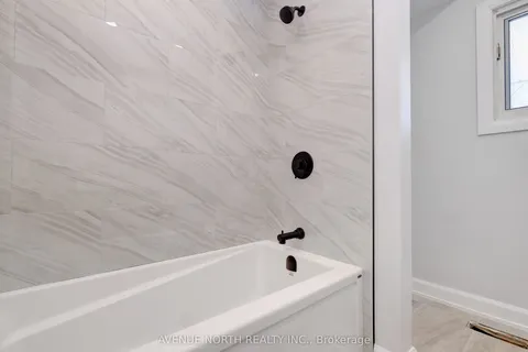 882 Balsam Drive, ON K1E 1B5