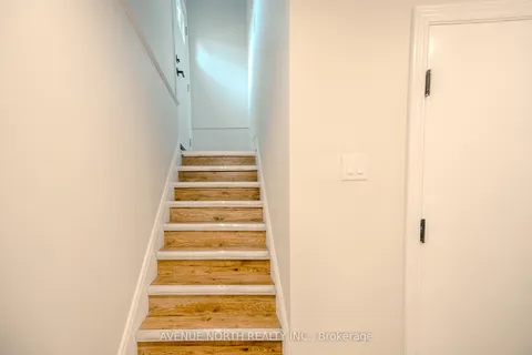 882 Balsam Drive, ON K1E 1B5