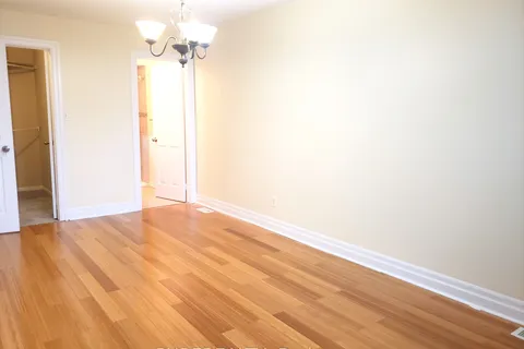 69 Shadyglen Drive, ON L8J 3W8