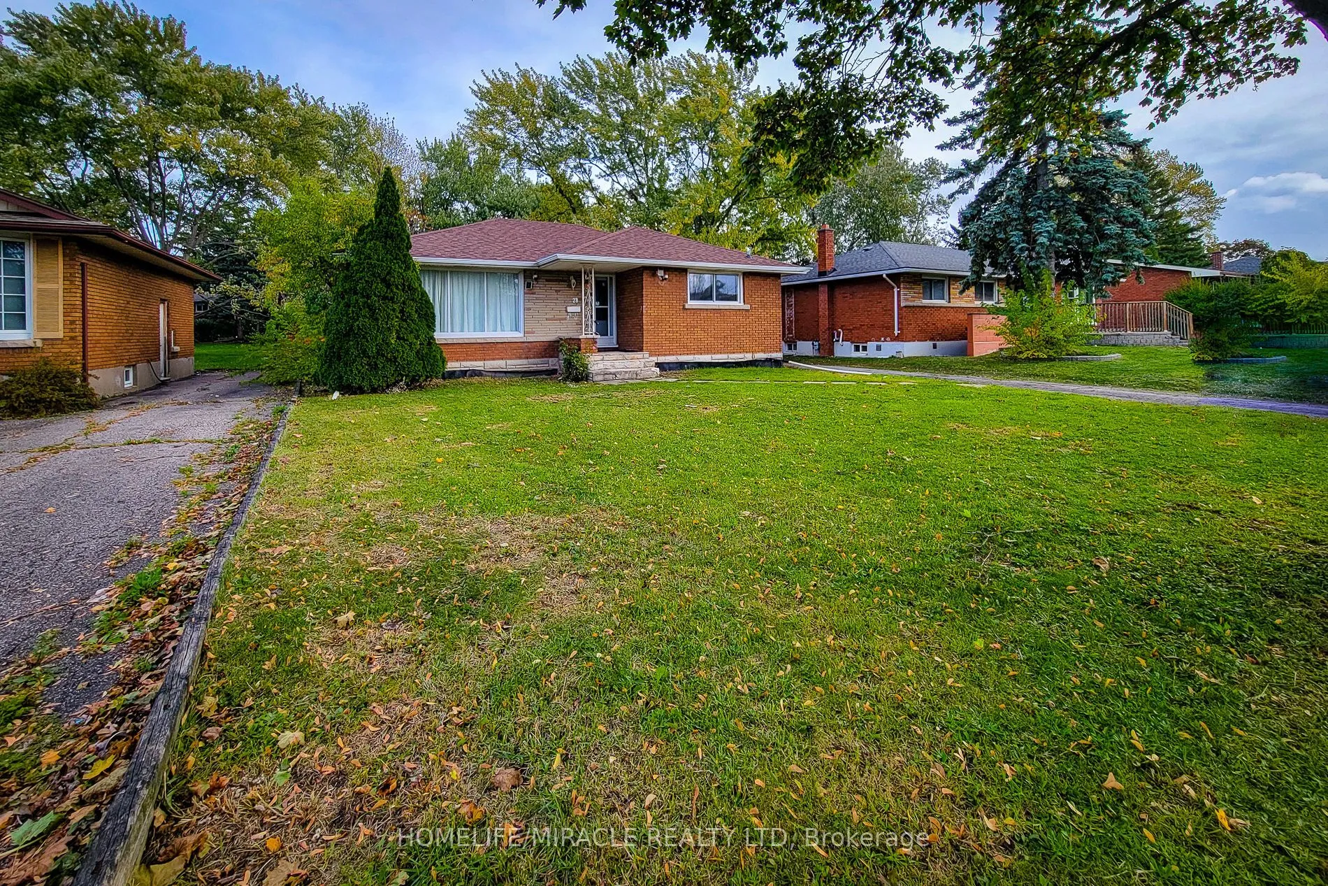 28 Glengarry Road, ON L2T 2T9