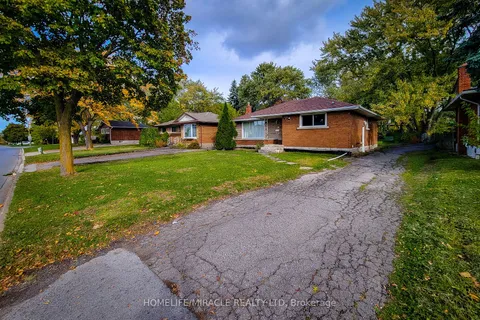 28 Glengarry Road, ON L2T 2T9