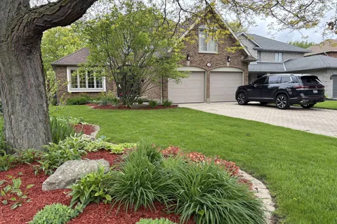 28 Sinclair Crescent, ON N5H 3B7