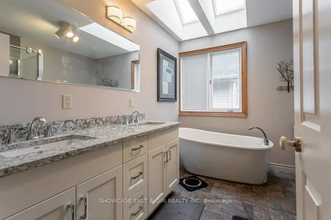 28 Sinclair Crescent, ON N5H 3B7