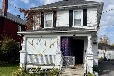 221 5th Street, ON K6H 2L7