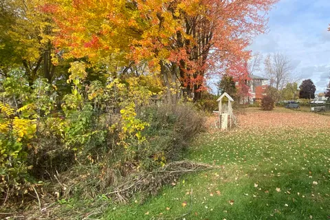 221 5th Street, ON K6H 2L7