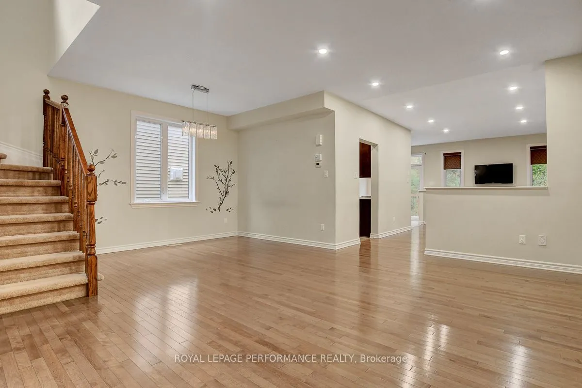 880 White Alder Avenue, ON K1T 0H4