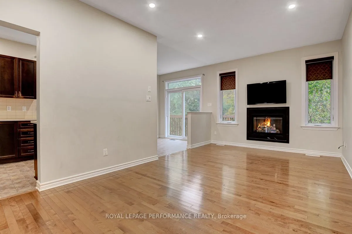 880 White Alder Avenue, ON K1T 0H4