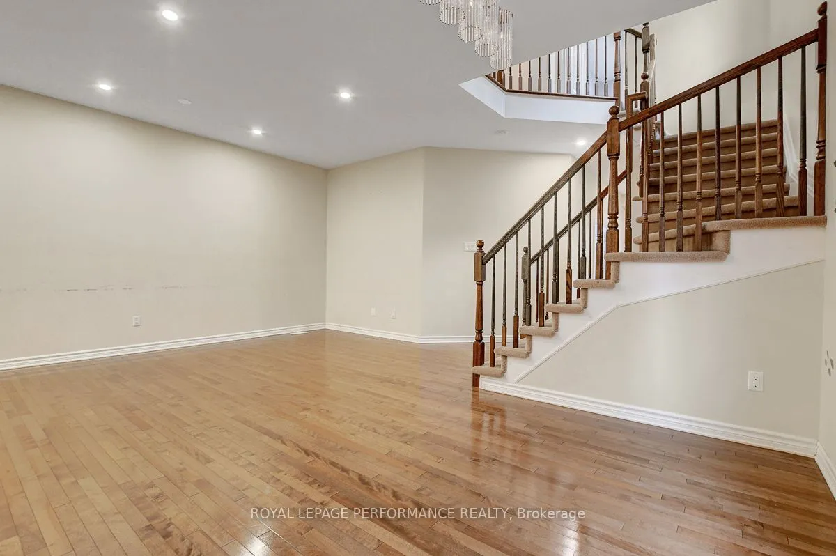 880 White Alder Avenue, ON K1T 0H4