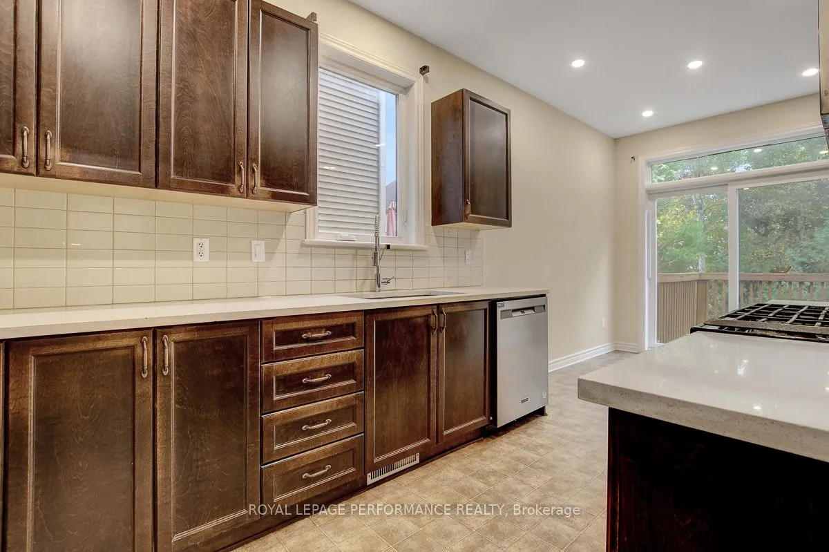 880 White Alder Avenue, ON K1T 0H4