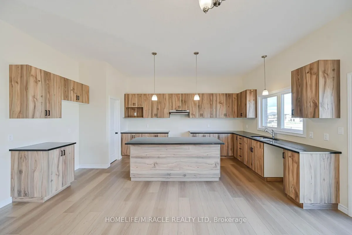 16 Munn Crescent, ON N3L 0N3