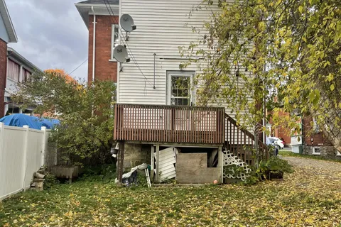 28 MCEWEN Avenue, ON K7A 2K4