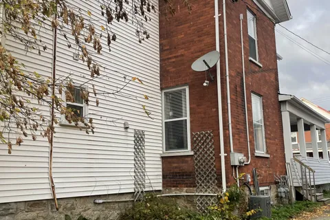 28 MCEWEN Avenue, ON K7A 2K4