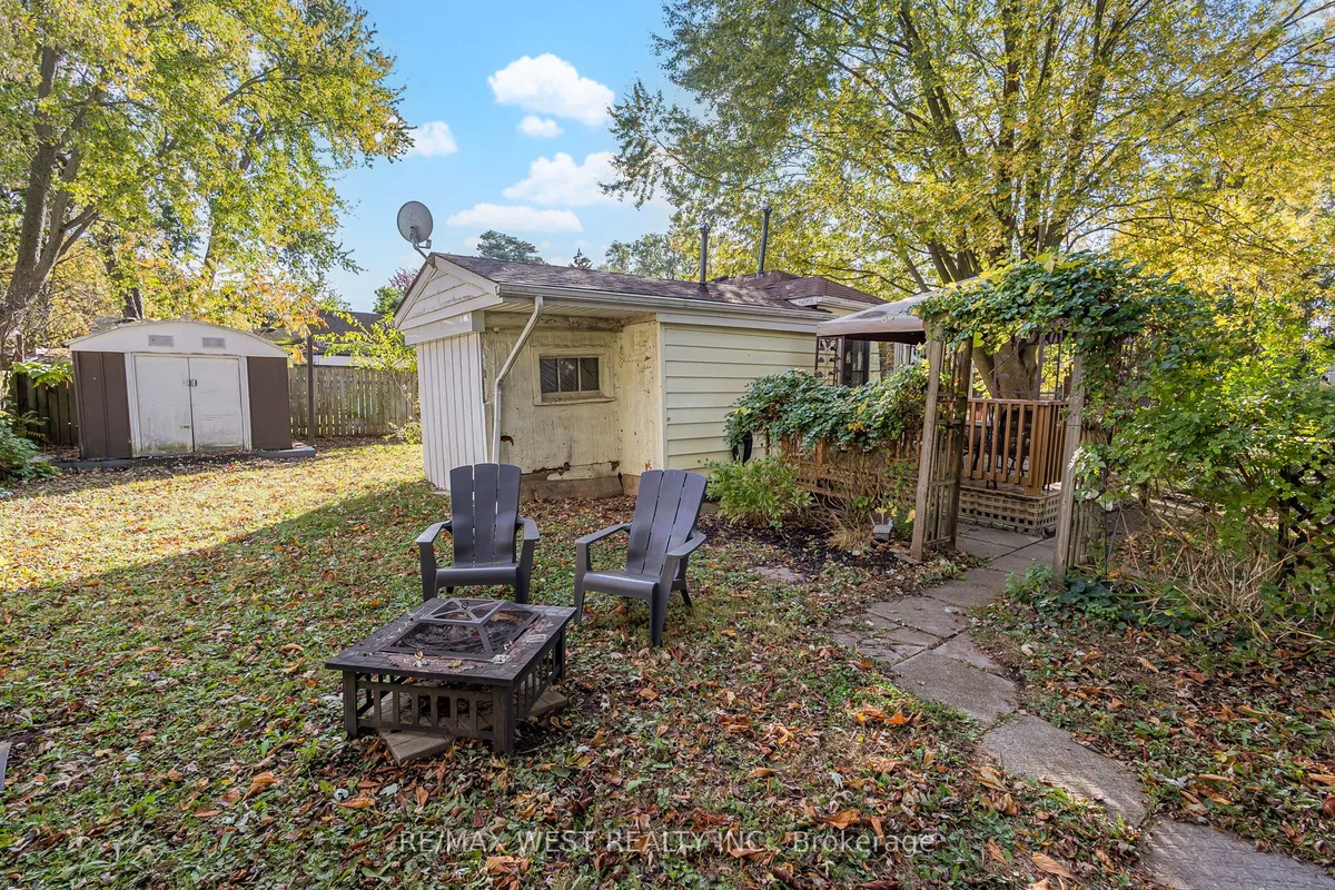 2018 Yonge Street, ON N0N 1C0