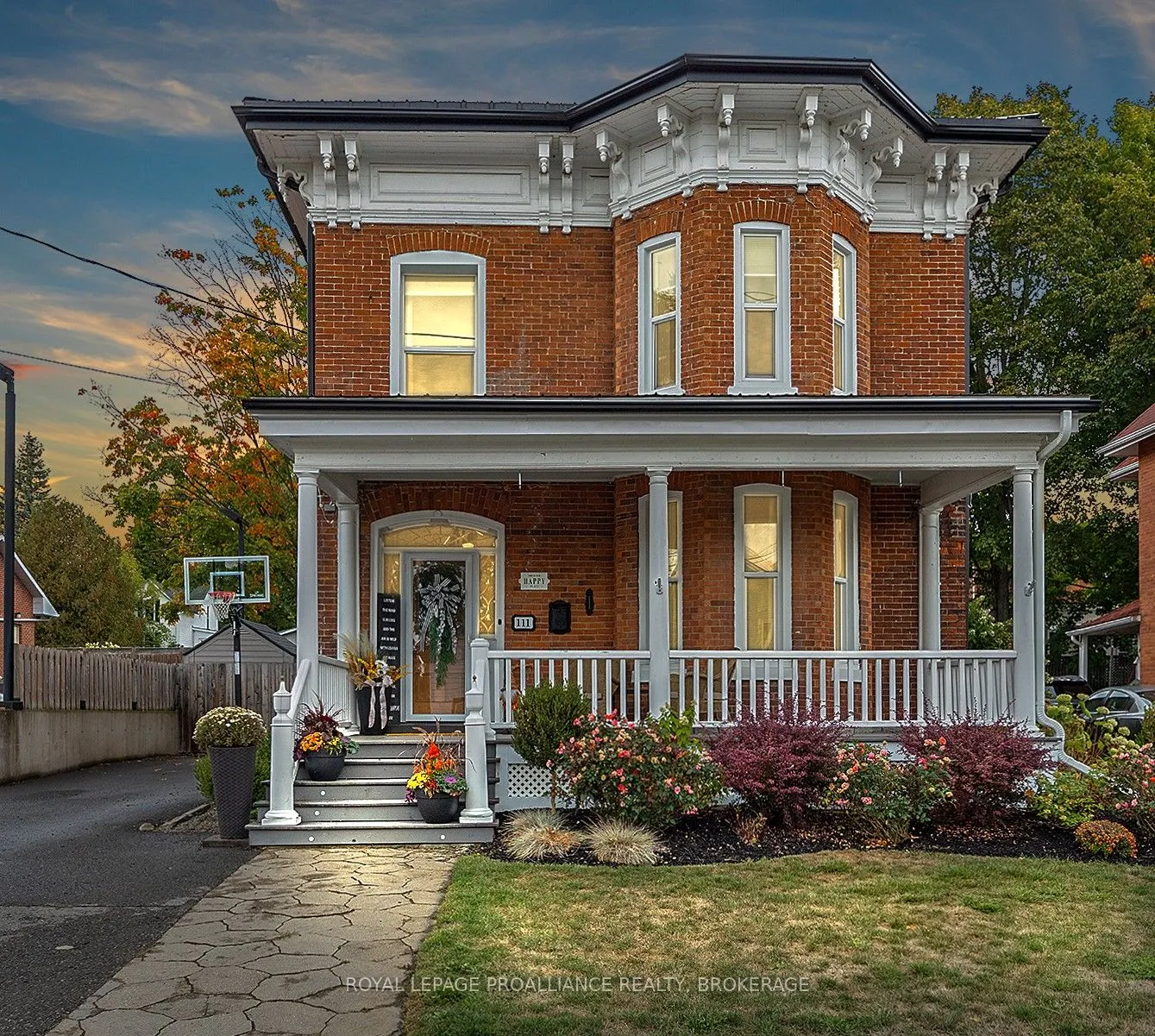 111 Dundas Street, ON K7R 1Z9